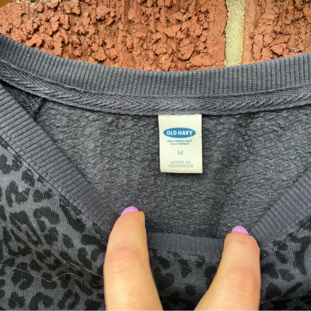 Old Navy Gray and Black Cheetah Print Speckled Pullover Sweatshirt - Picture 3 of 3